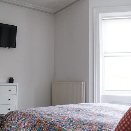 Gorgeous 3 Bedroom Victorian Townhouse リスバーン エクステリア 写真